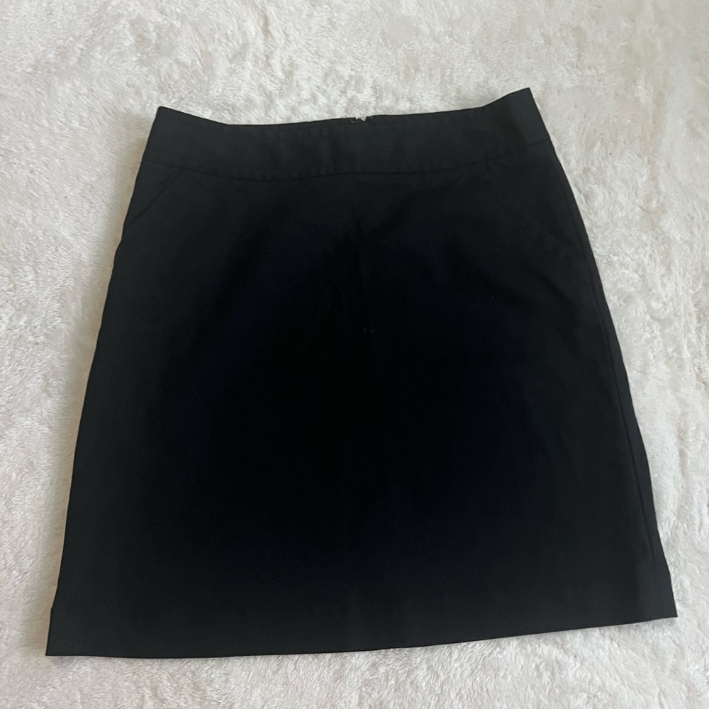 Banana Republic EUC Black Mini Stretch Skirt Two Pocket Front